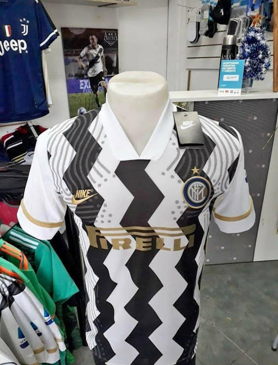 8-ridiculours-fake-shirts-spotted-in-argentina-1.jpg