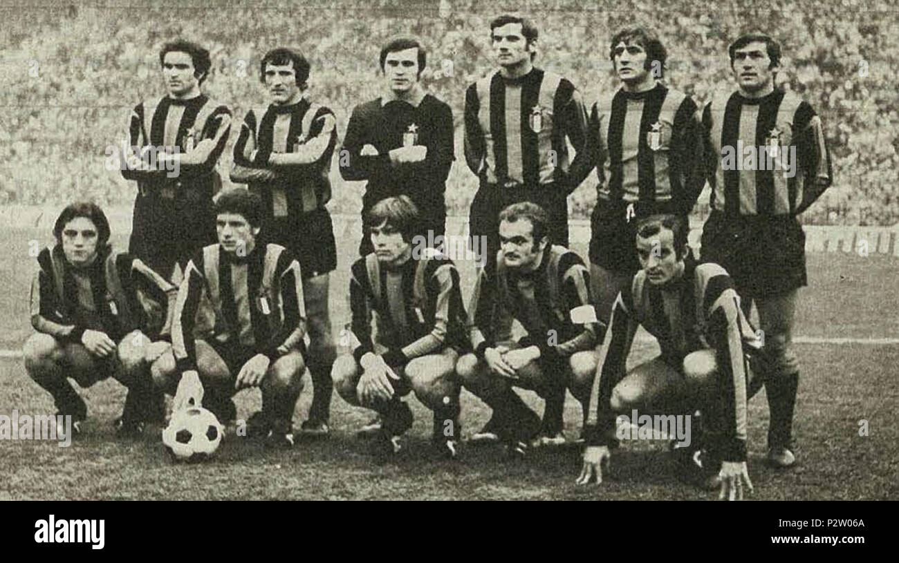 italiano-una-formazione-dell-inter-nella-stagione-1971-72-tra-il-1971-e-il-1972-30-sconosciuto-football-club-internazionale-milano-1971-72-p2w06a.jpg